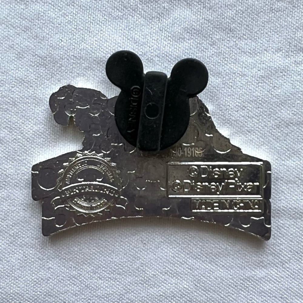 ✨ 2/$15 or 3/$20 ✨ Disney Fantasyland Football Sulley Pin - Picture 3 of 3